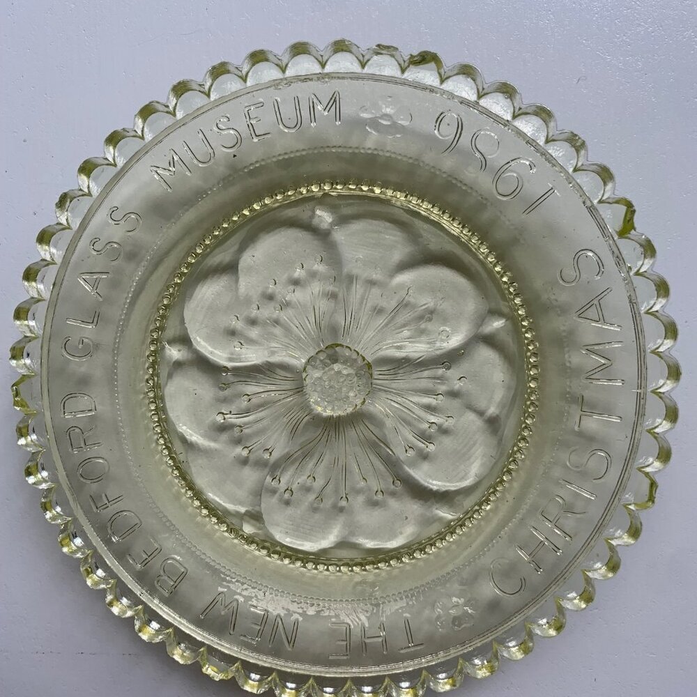 New Bedford Glass Museum Commemorative Plate Christmas 1986 – Pressed Glass